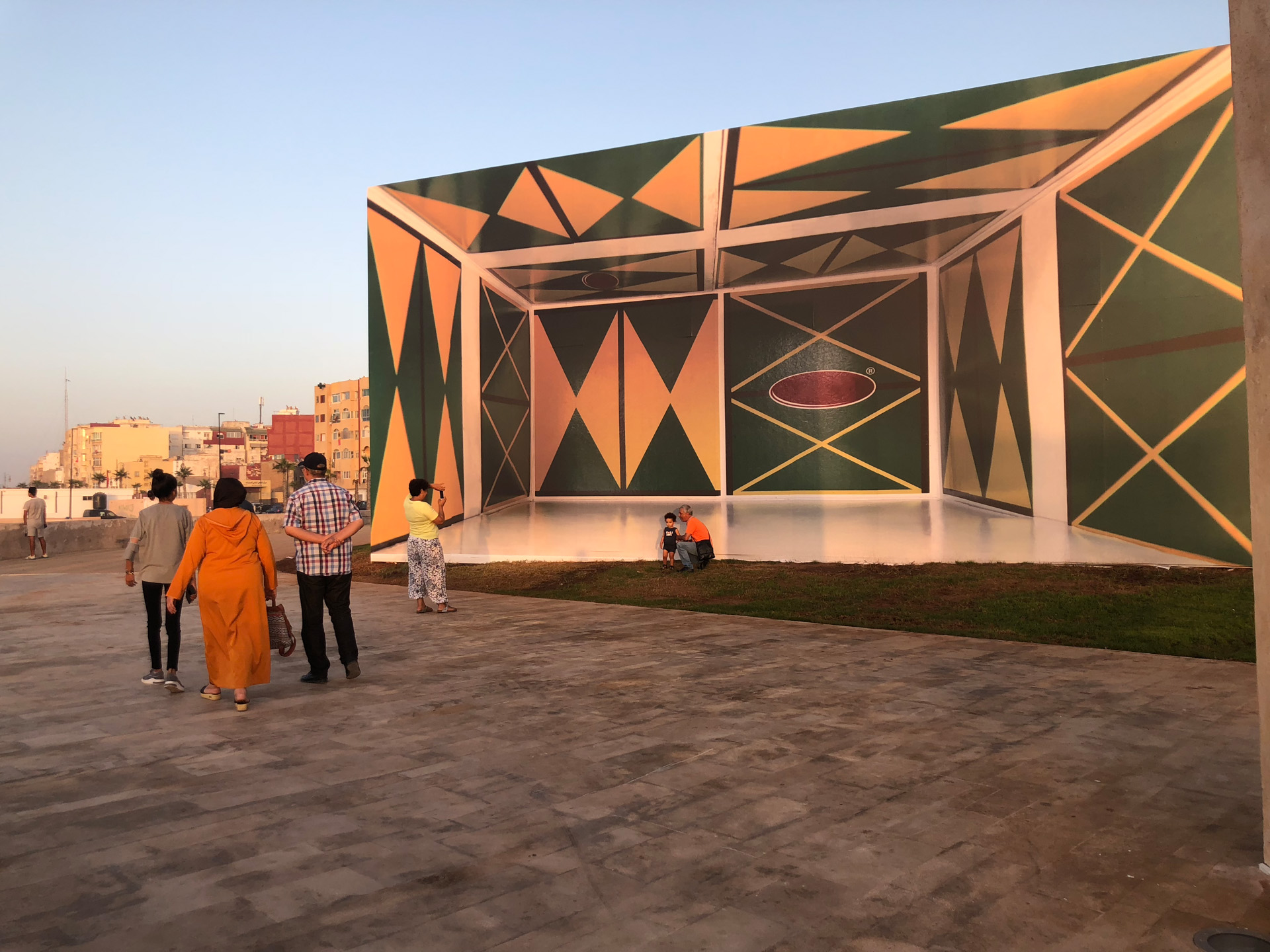 Terrain de Proximité, 2019
800×1500
Print on adhesive vinyl, wood structure

