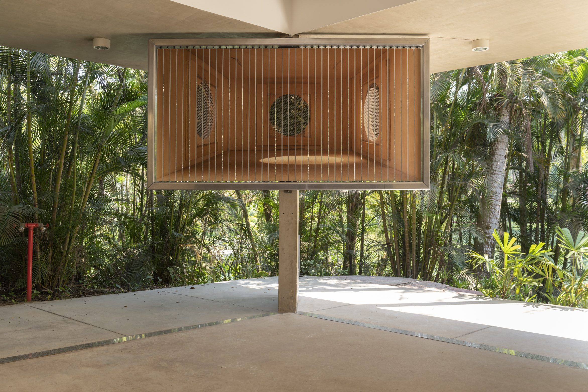 Propaganda (Pavilhão #2), 2021
C-print with matte lamination adhesive on three-phase panel
200 x 400cm
Instituto Inhotim, Minas Gerais
