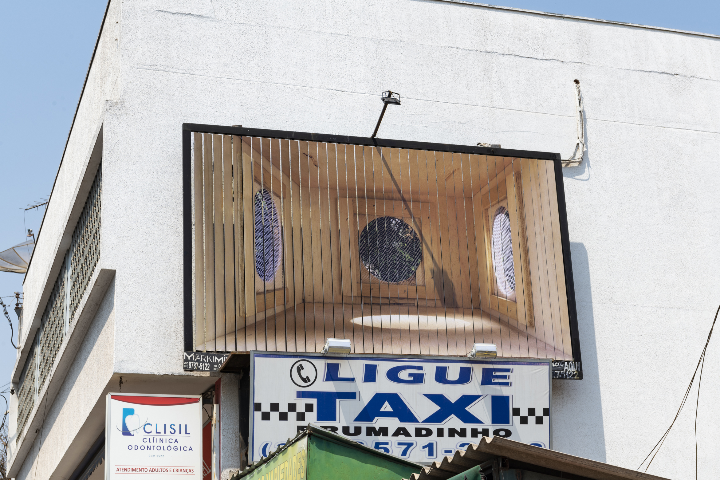 Propaganda (Pavilhão #2)2021
Inkjet printing on adhesive vinyl on three-phase panel
200 x 400cm
Brumadinho, Minas Gerais
