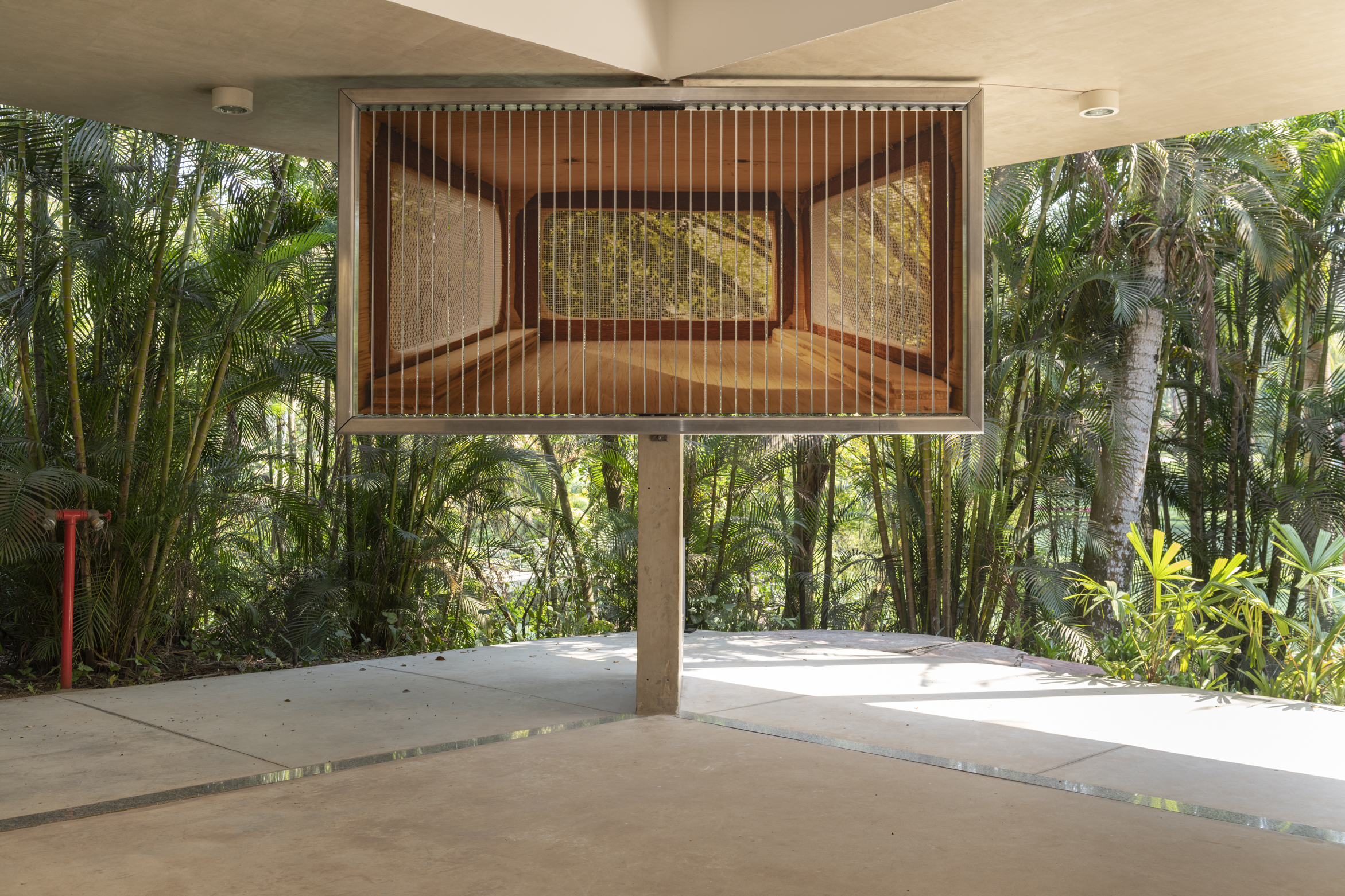 Propaganda (Pavilhão #1), 2021
C-print with matte lamination adhesive on three-phase panel
200 x 400cm
Instituto Inhotim, Minas Gerais
